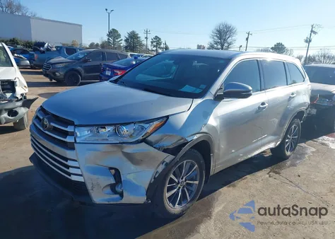 2018 Toyota Highlander Xle z USA, uszkodzony, nr VIN 5TDJZRFH8JS560231